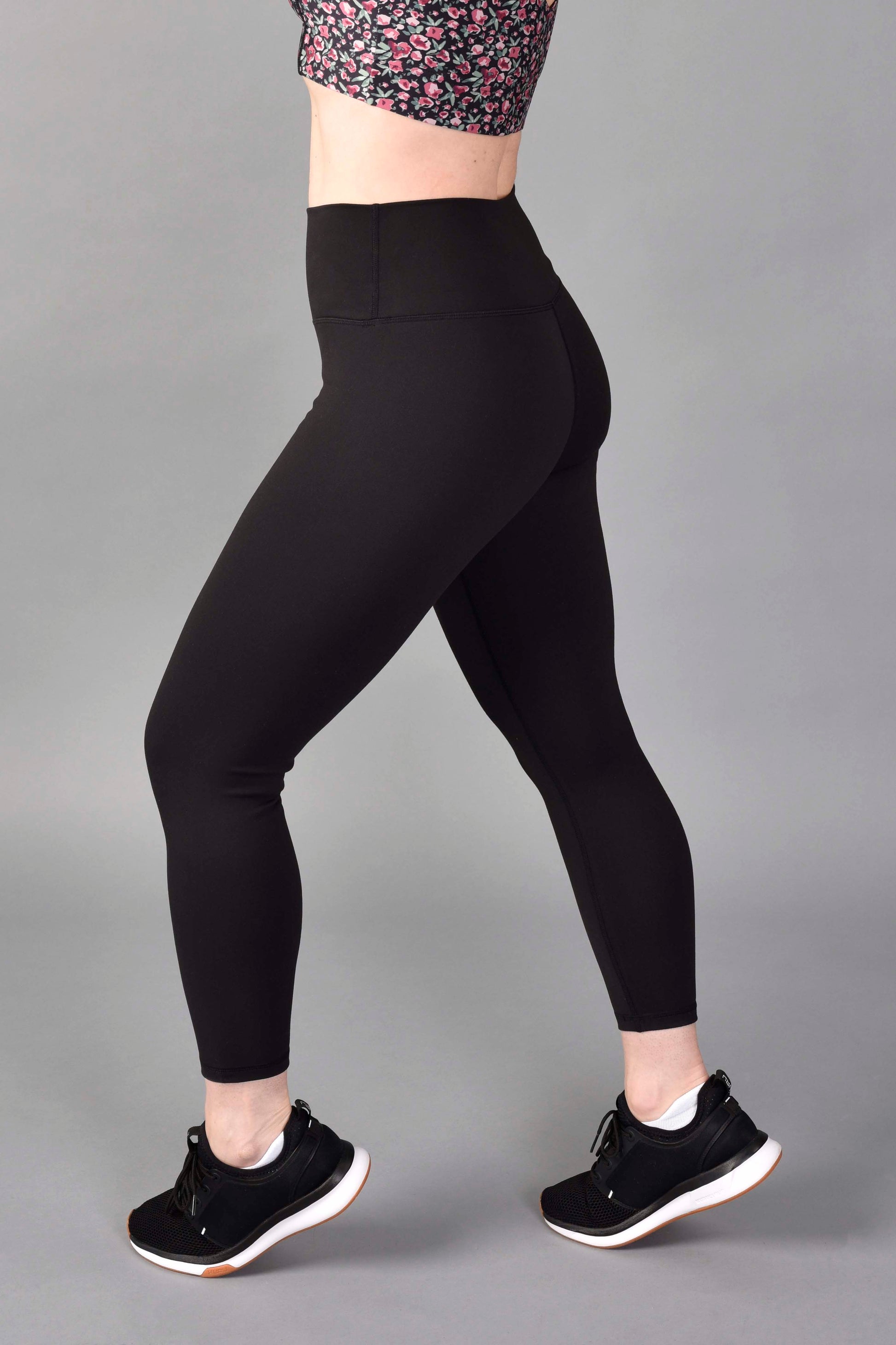 Black cropped lululemon leggings. A staple piece in